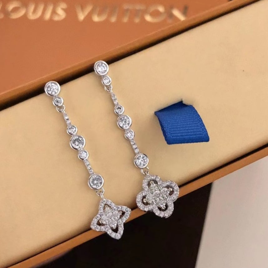 Louis Vuitton Blossom Stud Earrings White Gold And Diamonds